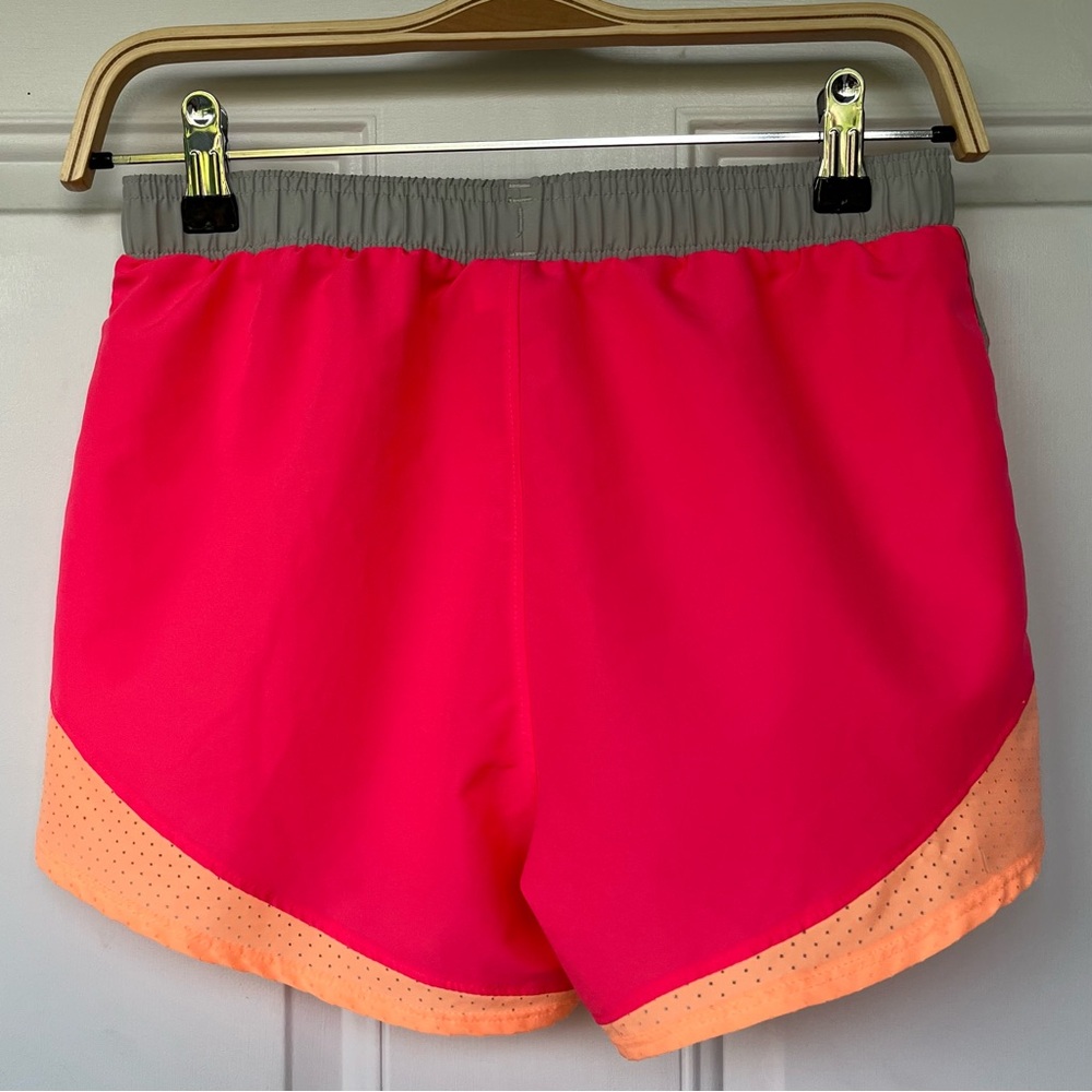 •Under Armour• Girl’s Lightweight Athletic Shorts - Size Large - Picture 5 of 6